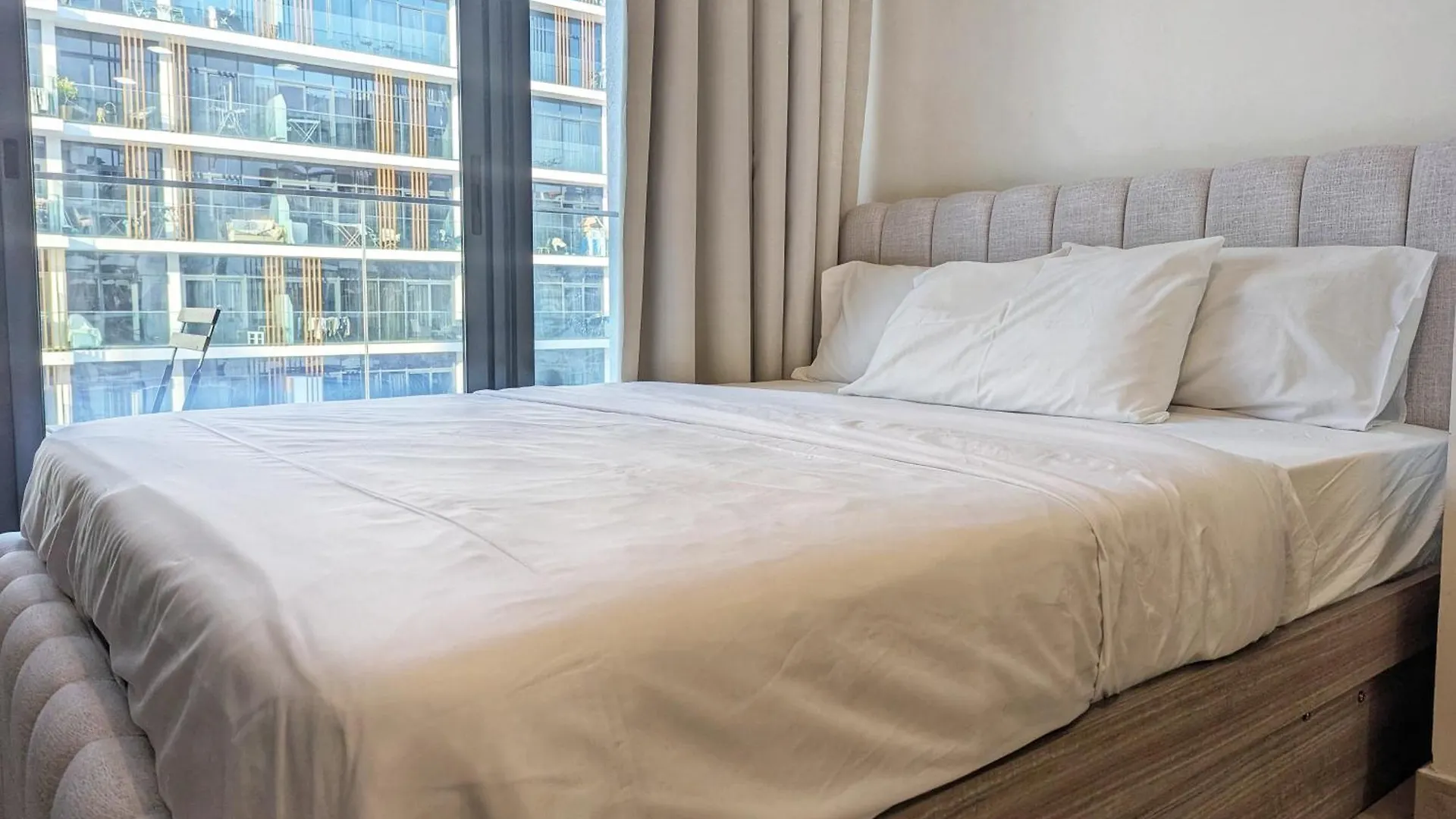 Fully Furnished Modern Studio Apartment Nearby Meydan Racecourse ドバイ